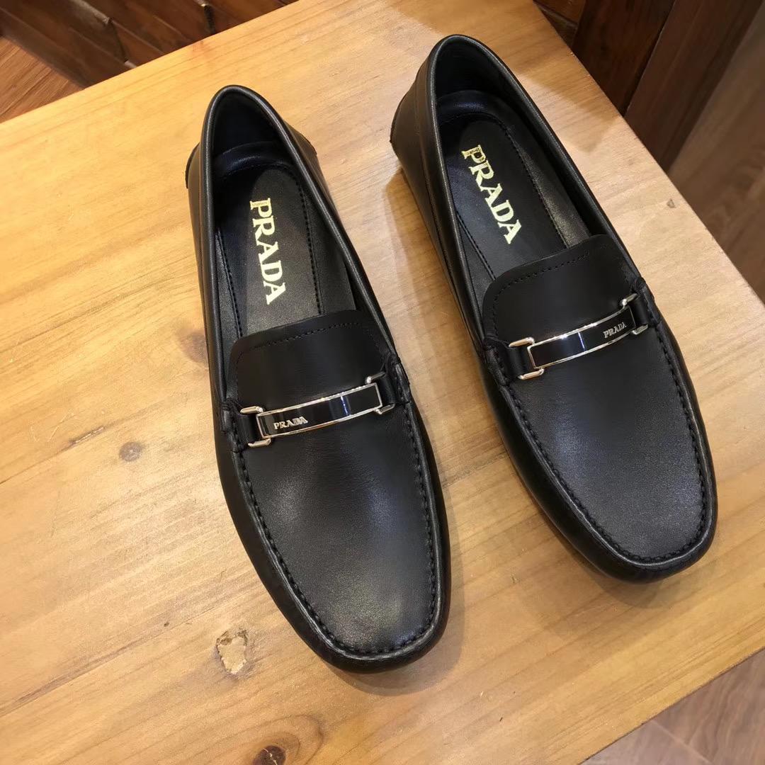 Giày lười Prada siêu cấp họa tiết da trơn khóa logo GNP41