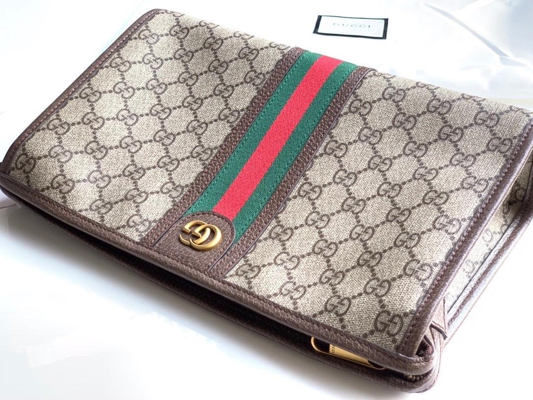 Ví nam Gucci siêu cấp cầm tay họa tiêt logo màu be viền kẻ đỏ VNG94