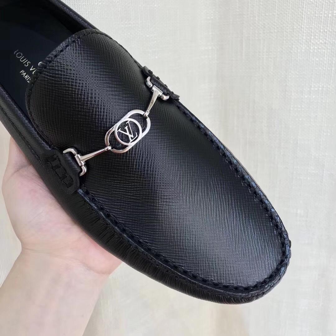 Giày lười Louis Vuitton like auth da taiga màu đen họa tiết logo nhỏ GLLV95