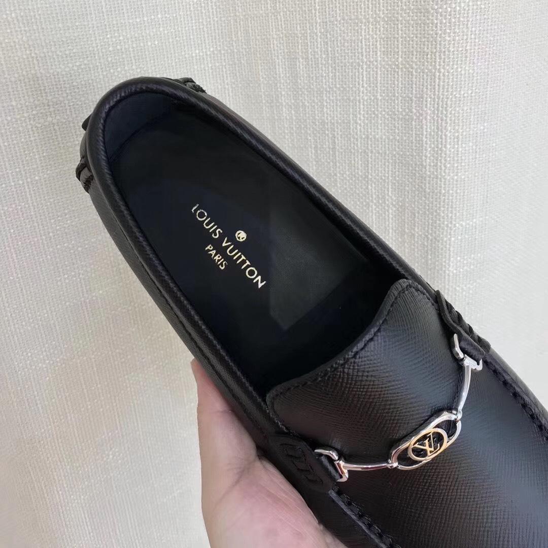 Giày lười Louis Vuitton like auth da taiga màu đen họa tiết logo nhỏ GLLV95