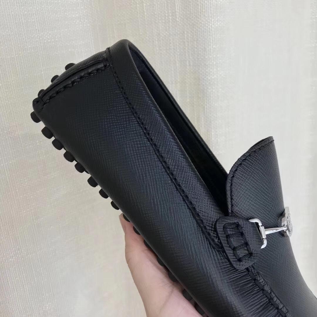 Giày lười Louis Vuitton like auth da taiga màu đen họa tiết logo nhỏ GLLV95