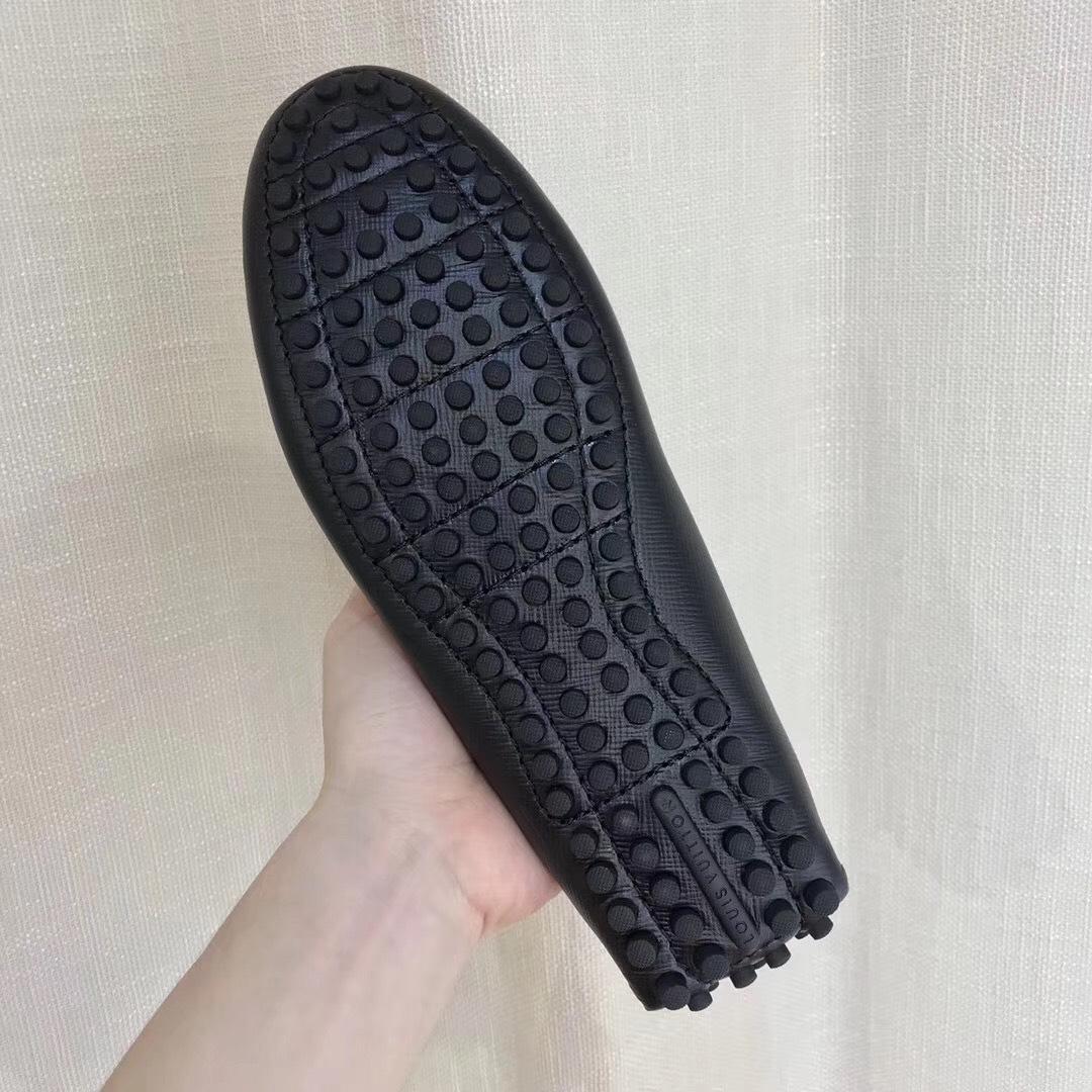 Giày lười Louis Vuitton like auth da taiga màu đen họa tiết logo nhỏ GLLV95