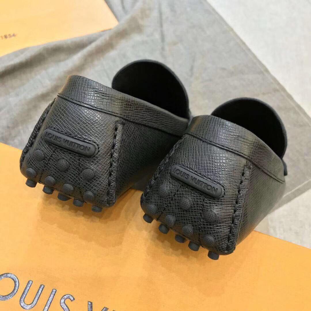 Giày lười Louis Vuitton like auth da taiga màu đen tag xanh GLLV92