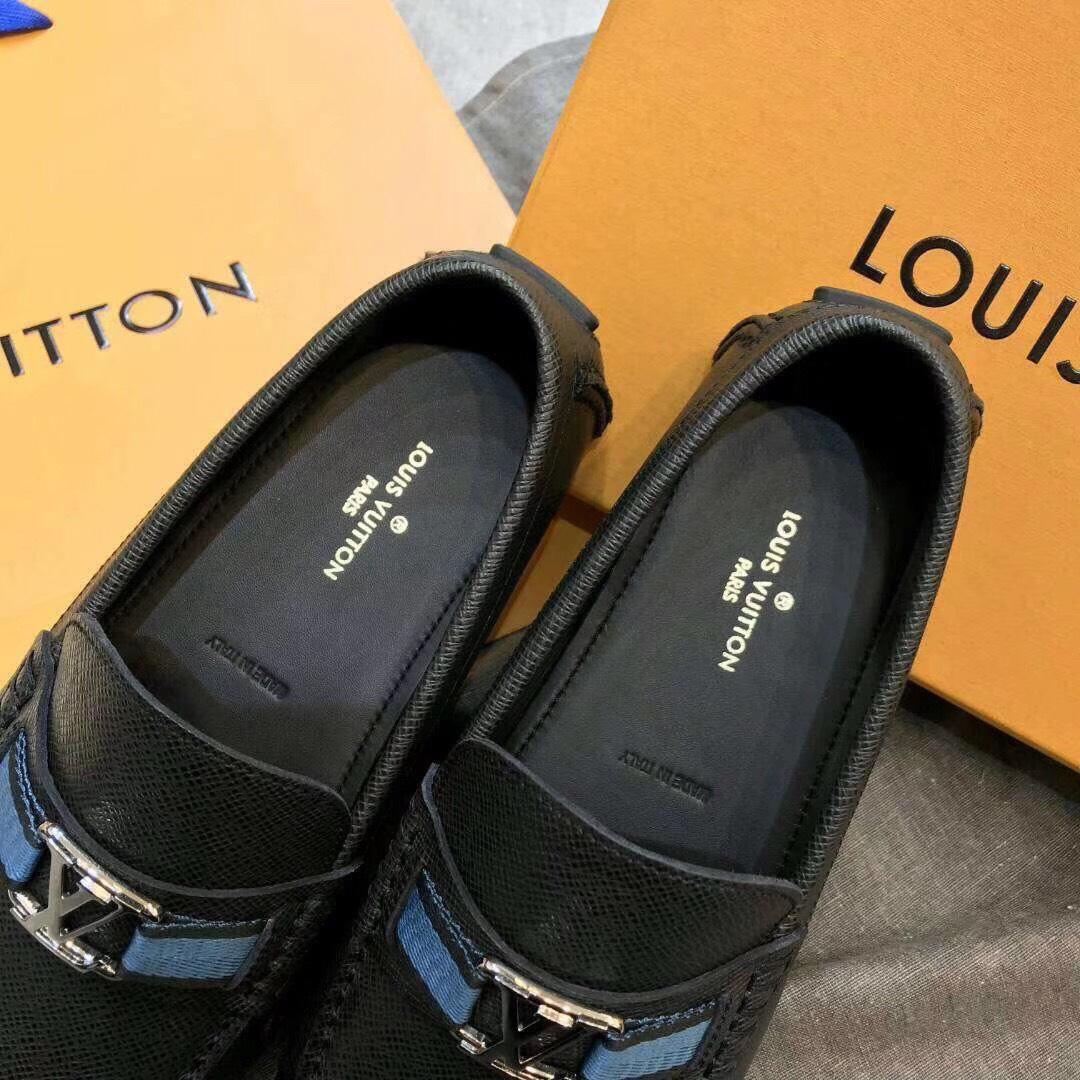 Giày lười Louis Vuitton like auth da taiga màu đen tag xanh GLLV92