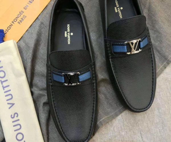 Giày lười Louis Vuitton like auth da taiga màu đen tag xanh GLLV92