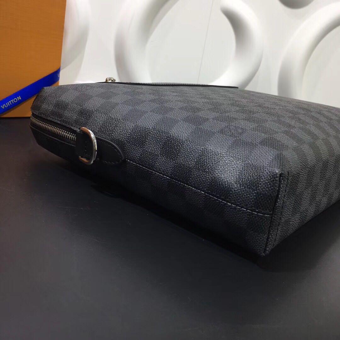 Túi xách nam Louis Vuitton họa tiết caro ghi đen TXLV17