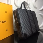 Túi xách nam Louis Vuitton họa tiết caro viền kẻ đen TXLV20