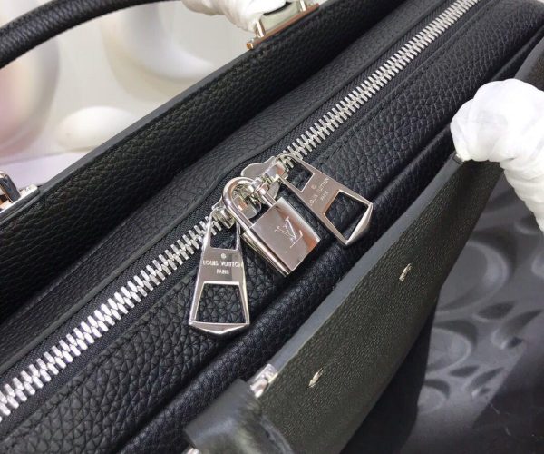 Túi xách nam Louis Vuitton họa tiết da nhăn màu đen VNLV21