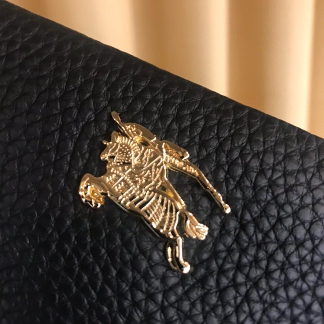 Ví nam Burberry siêu cấp cầm tay họa tiết kẻ sọc dập nổi VNB22