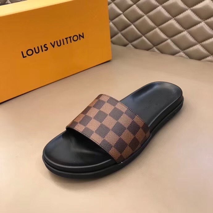 Dép Louis Vuitton siêu cấp nam đế đen quai nâu caro DLV15