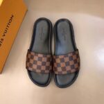 Dép Louis Vuitton siêu cấp nam đế đen quai nâu caro DLV15