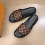 Dép Louis Vuitton siêu cấp nam đế đen quai nâu caro DLV15