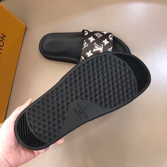 Dép Louis Vuitton siêu cấp nam màu đen quai nâu họa tiết hoa trắng DLV05