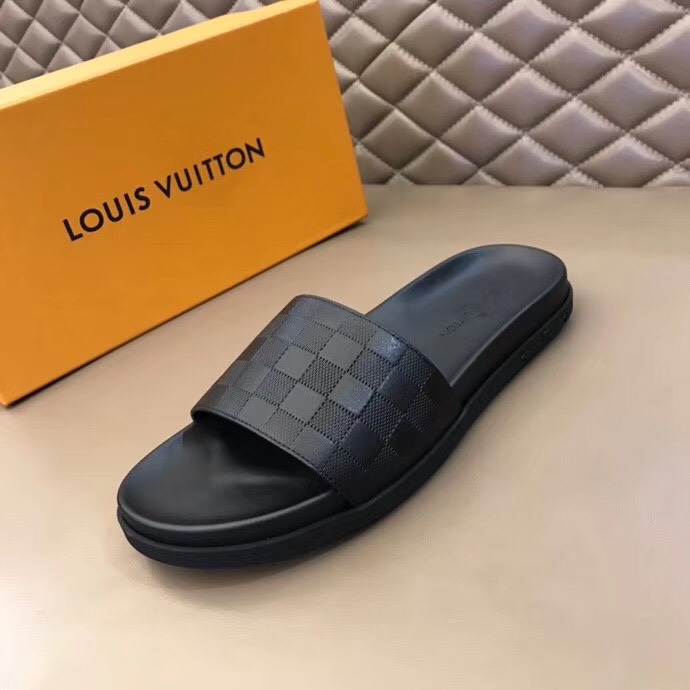 Dép Louis Vuitton siêu cấp nam màu đen quai ngang DLV12