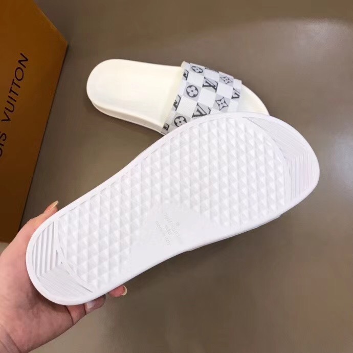 Dép Louis Vuitton siêu cấp nam màu trắng quai họa tiết caro DLV02