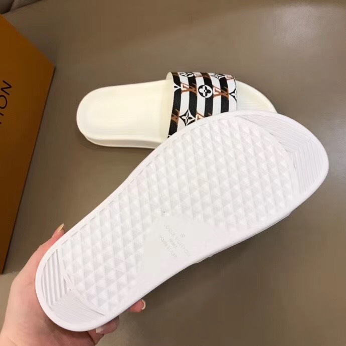 Dép Louis Vuitton siêu cấp nam màu trắng quai họa tiết kẻ ngang logo xen kẽ DLV04