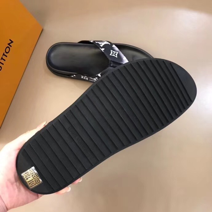 Dép Louis Vuitton siêu cấp nam xỏ ngón họa tiết loang trắng DLV22