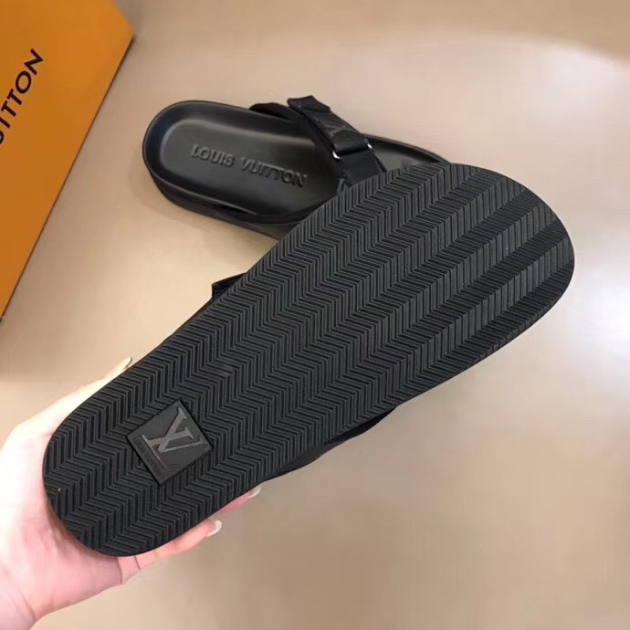 Dép Louis Vuitton siêu cấp nam xỏ ngón quai họa tiết caro DLV06