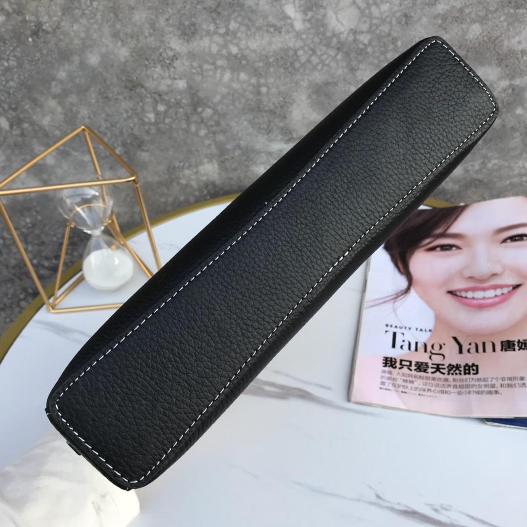 Ví nam Louis Vuitton siêu cấp cầm tay họa tiết da nhăn màu đen VNLV65