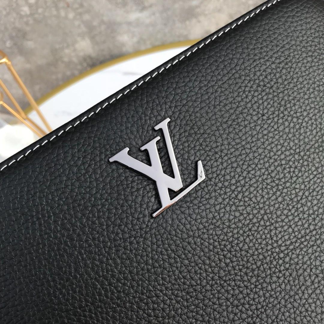 Ví nam Louis Vuitton siêu cấp cầm tay họa tiết da nhăn màu đen VNLV65