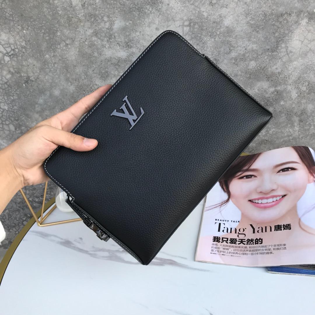 Ví nam Louis Vuitton siêu cấp cầm tay họa tiết da nhăn màu đen VNLV65