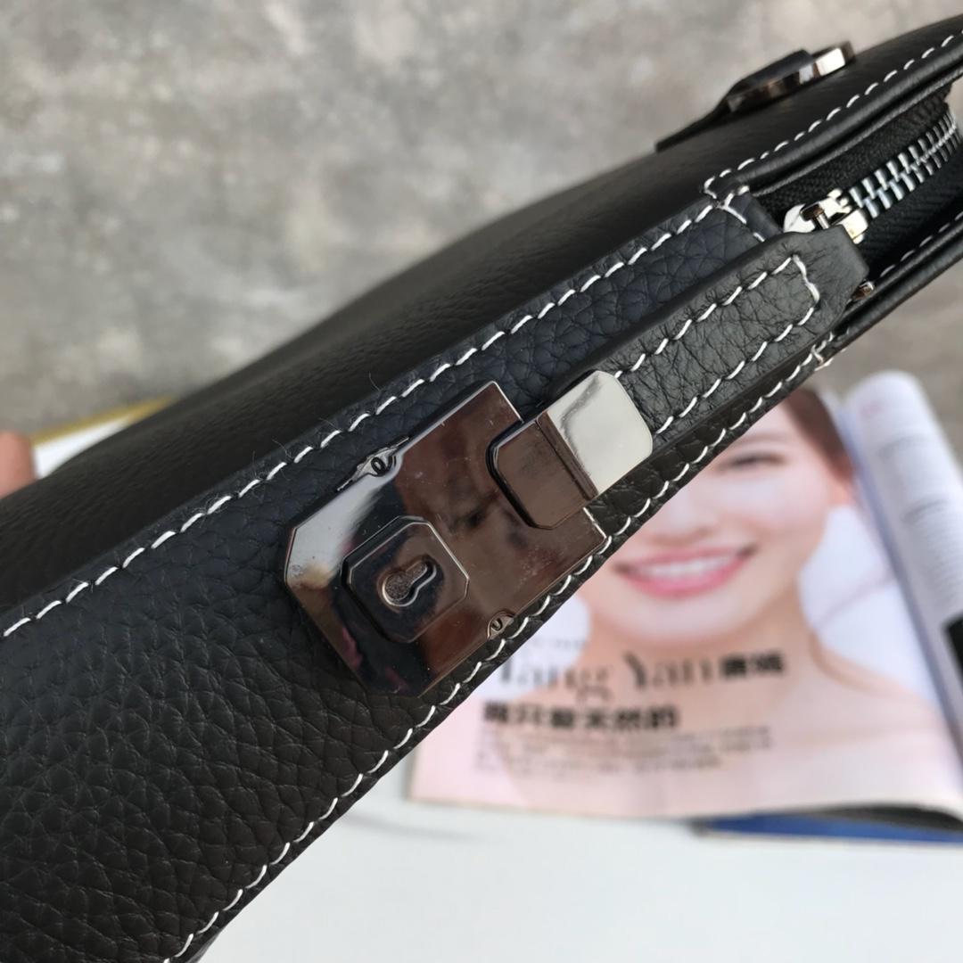 Ví nam Louis Vuitton siêu cấp cầm tay họa tiết da nhăn màu đen VNLV65