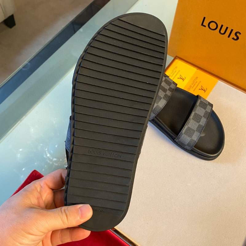 Dép Louis Vuitton nam siêu cấp họa tiết caro ghi đen quai hậu DLV27