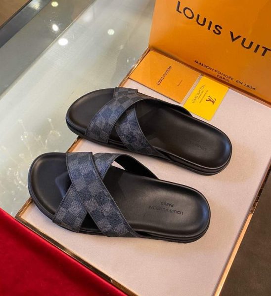 Dép Louis Vuitton nam siêu cấp họa tiết caro quai chéo màu đen DLV30