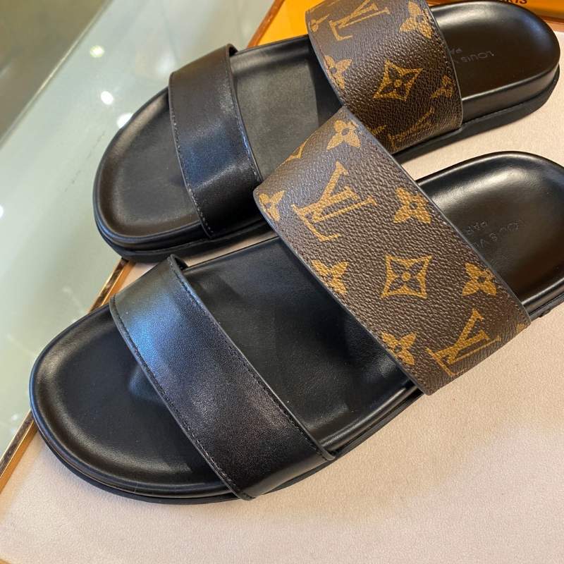 Dép Louis Vuitton nam siêu cấp họa tiết hoa nâu hai quai DLV32