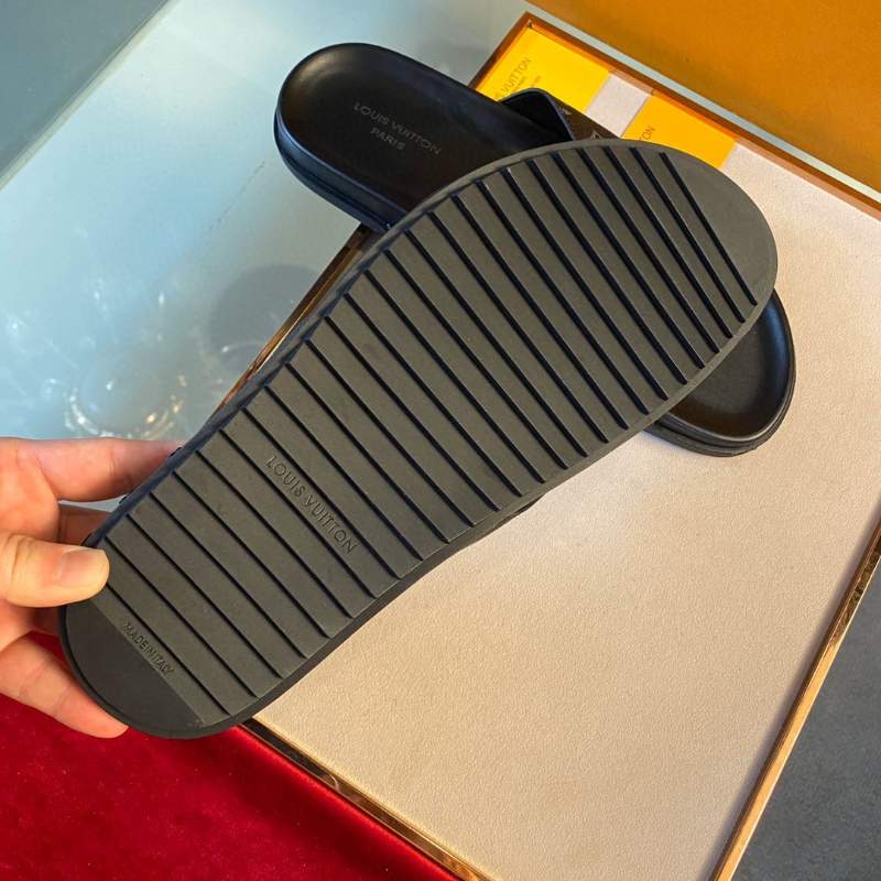 Dép Louis Vuitton nam họa tiết hoa quai chéo màu đen DLV26