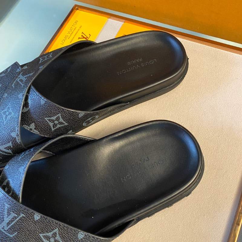 Dép Louis Vuitton nam họa tiết hoa quai chéo màu đen DLV26