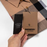 Áo sơ mi Burberry tay ngắn họa tiết kẻ đỏ