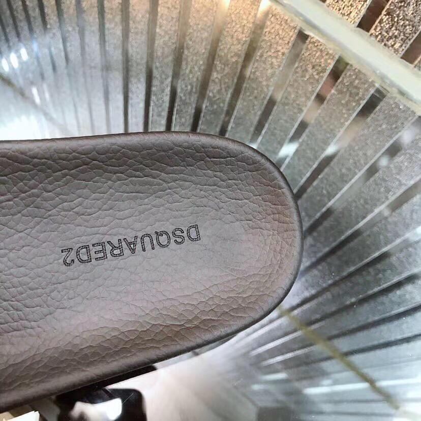 Dép Dsquared2 nam siêu cấp họa tiết viền kẻ trắng màu đen DDSQ05