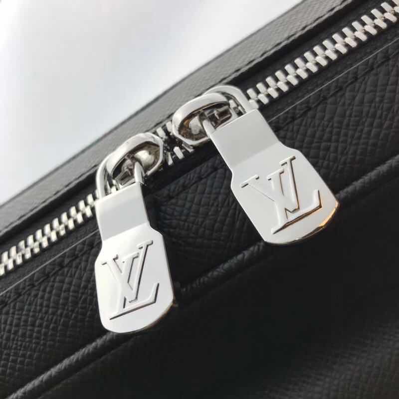 Túi đeo chéo Louis Vuitton siêu cấp họa tiết hoa đen TDCLV11