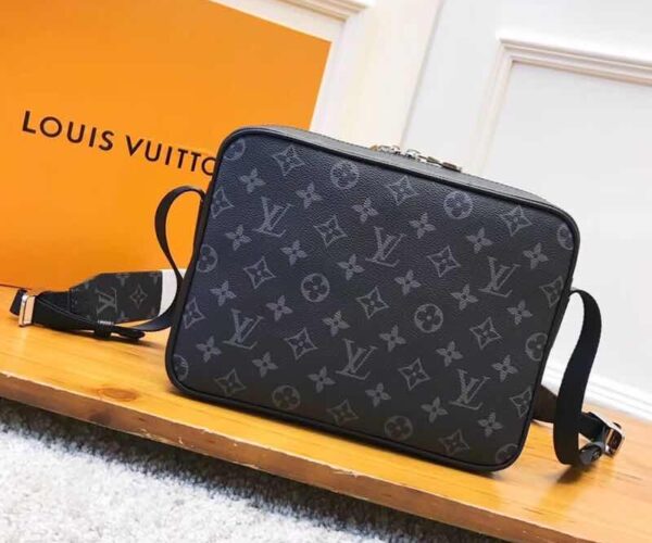 Túi đeo chéo Louis Vuitton siêu cấp họa tiết hoa đen TDCLV11