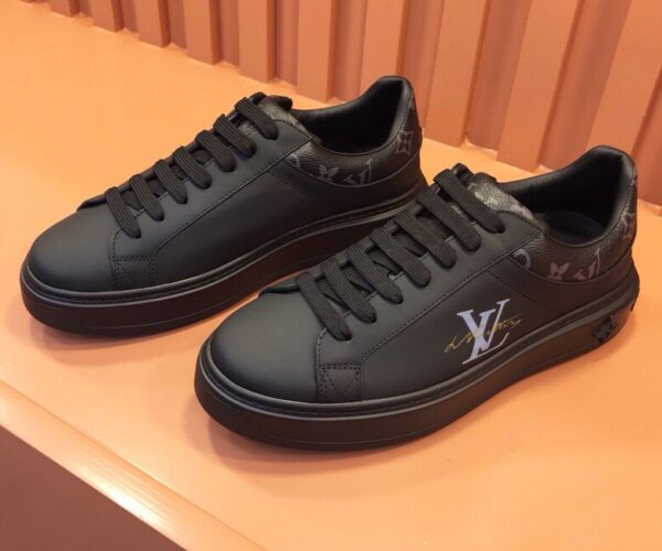 Giày nam Louis Vuitton siêu cấp hoạ tiết logo màu đen GNLV68