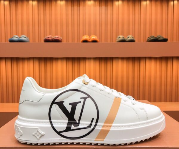 Giày nam Louis Vuitton siêu cấp hoạ tiết logo màu trắng viền kẻ vàng GNLV69
