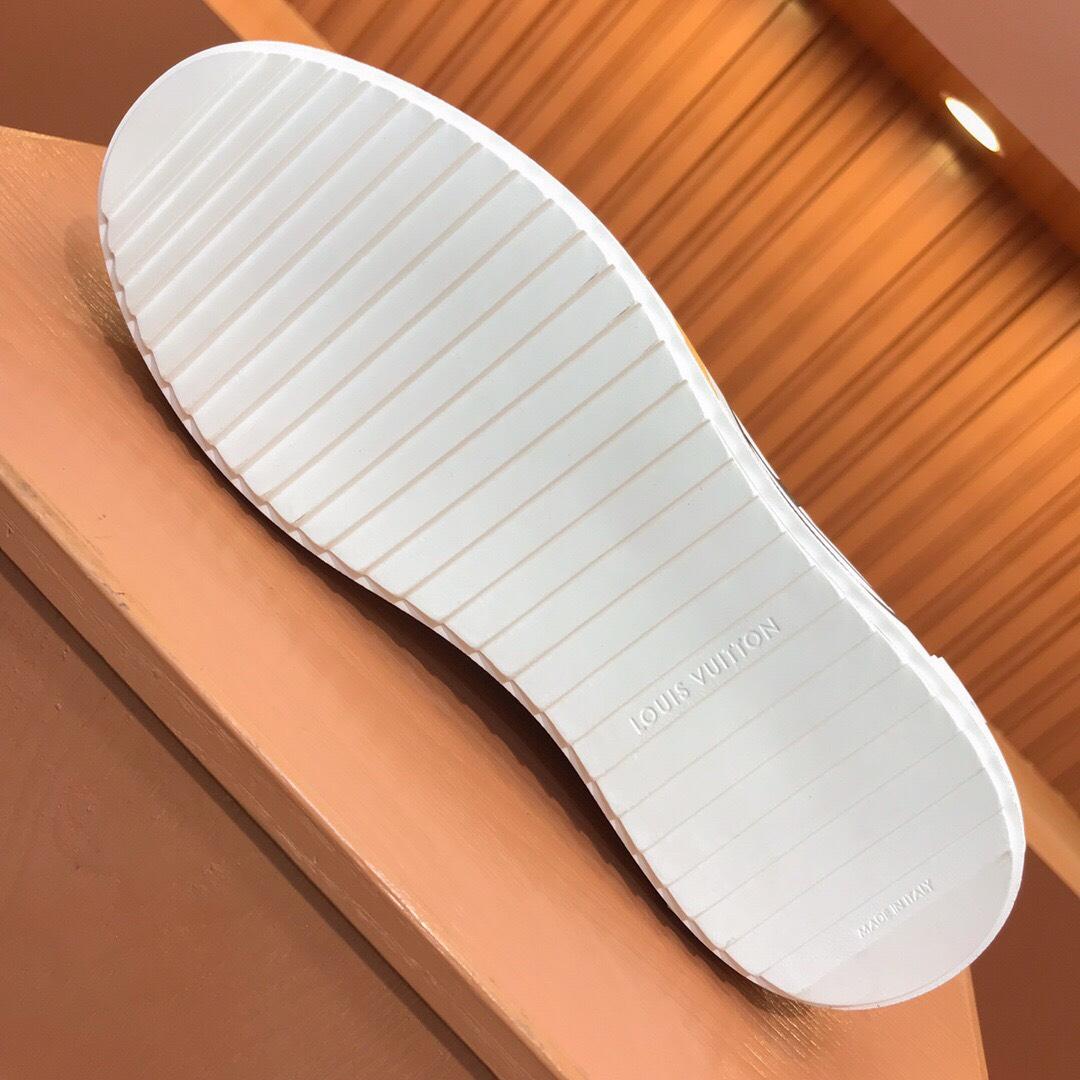 Giày nam Louis Vuitton siêu cấp hoạ tiết logo màu trắng viền kẻ vàng GNLV69