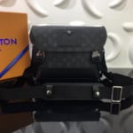 Túi đeo chéo Louis Vuitton siêu cấp họa tiết hoa đen TDCLV14