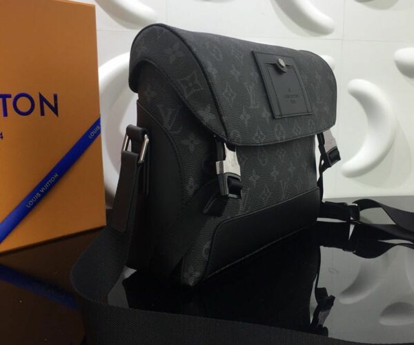 Túi đeo chéo Louis Vuitton siêu cấp họa tiết hoa đen TDCLV14
