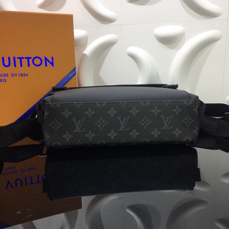 Túi đeo chéo Louis Vuitton siêu cấp họa tiết hoa đen TDCLV14