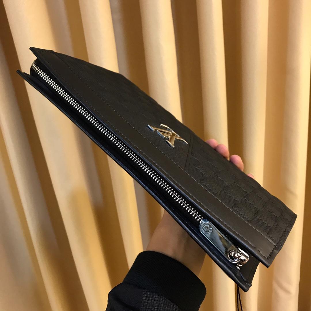 Ví nam Louis Vuitton siêu cấp cầm tay da dập caro khóa trắng VNLV80