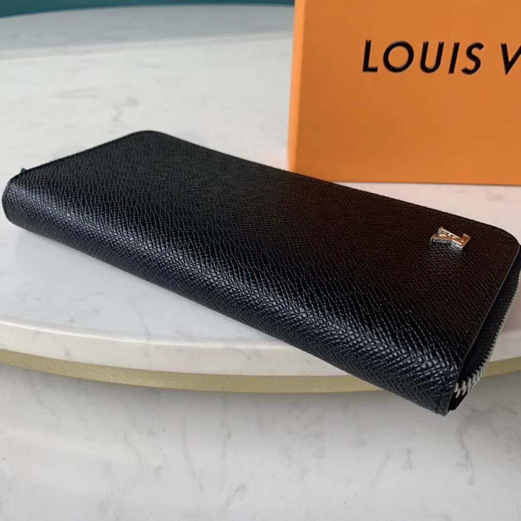 Ví nam Louis Vuitton like au khóa kéo taiga logo dập nổi VNLV77