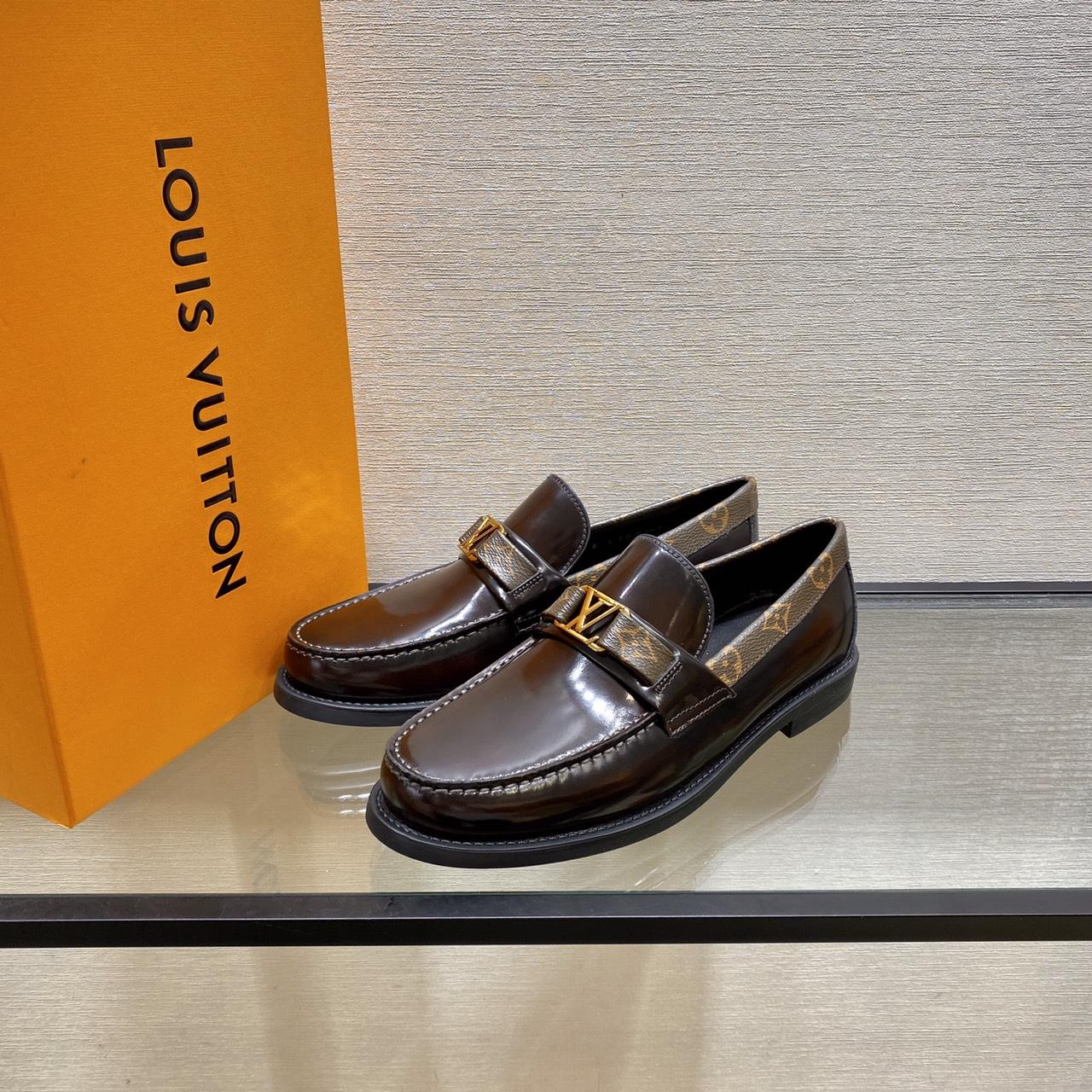 Giày lười Louis Vuitton like au đế cao da bóng màu đen viền cổ hoa GLLV120