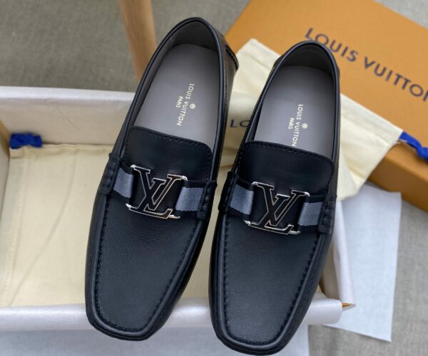 Giày lười Louis Vuitton like au da trơn khóa đen trắng GLLV121