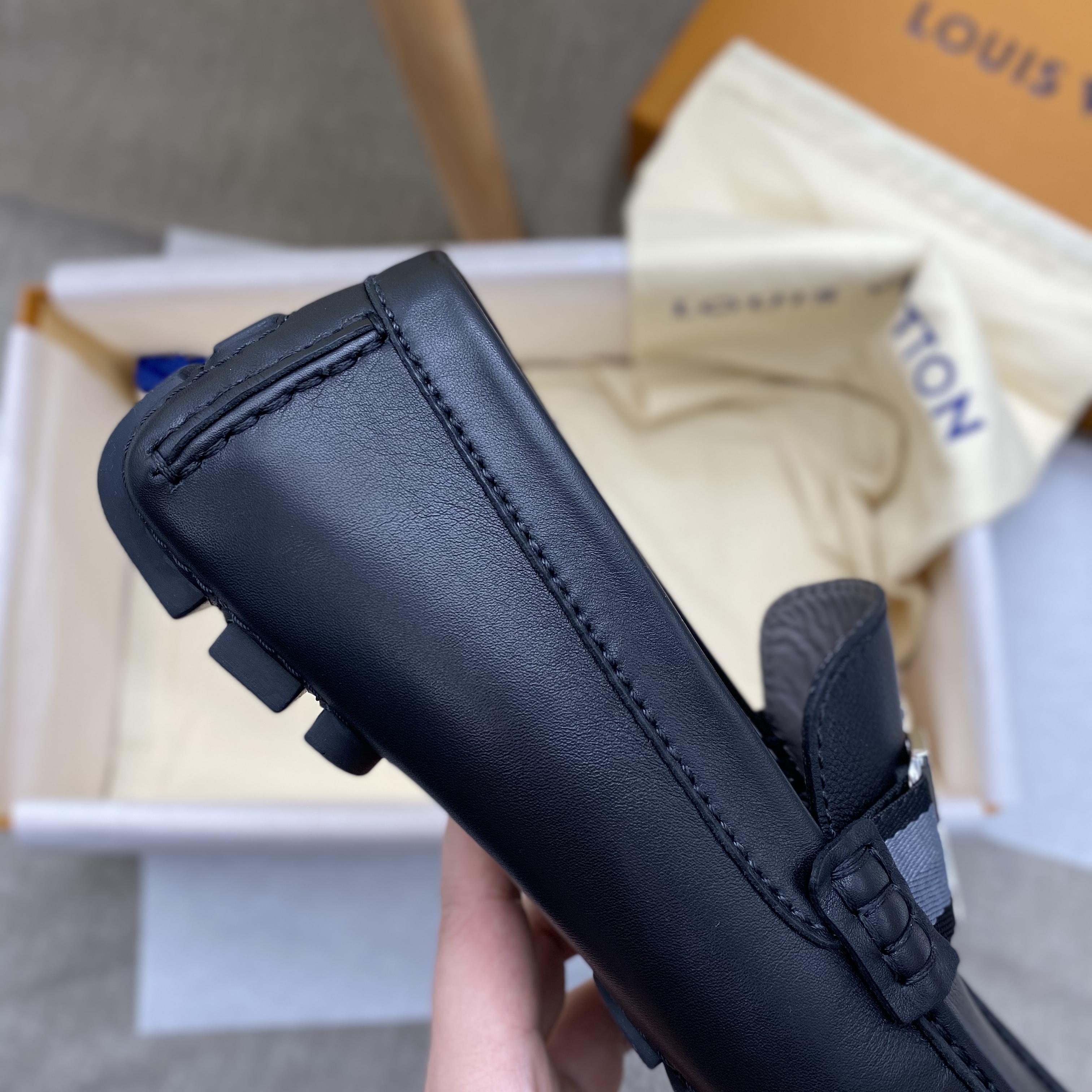 Giày lười Louis Vuitton like au da trơn khóa đen trắng GLLV121