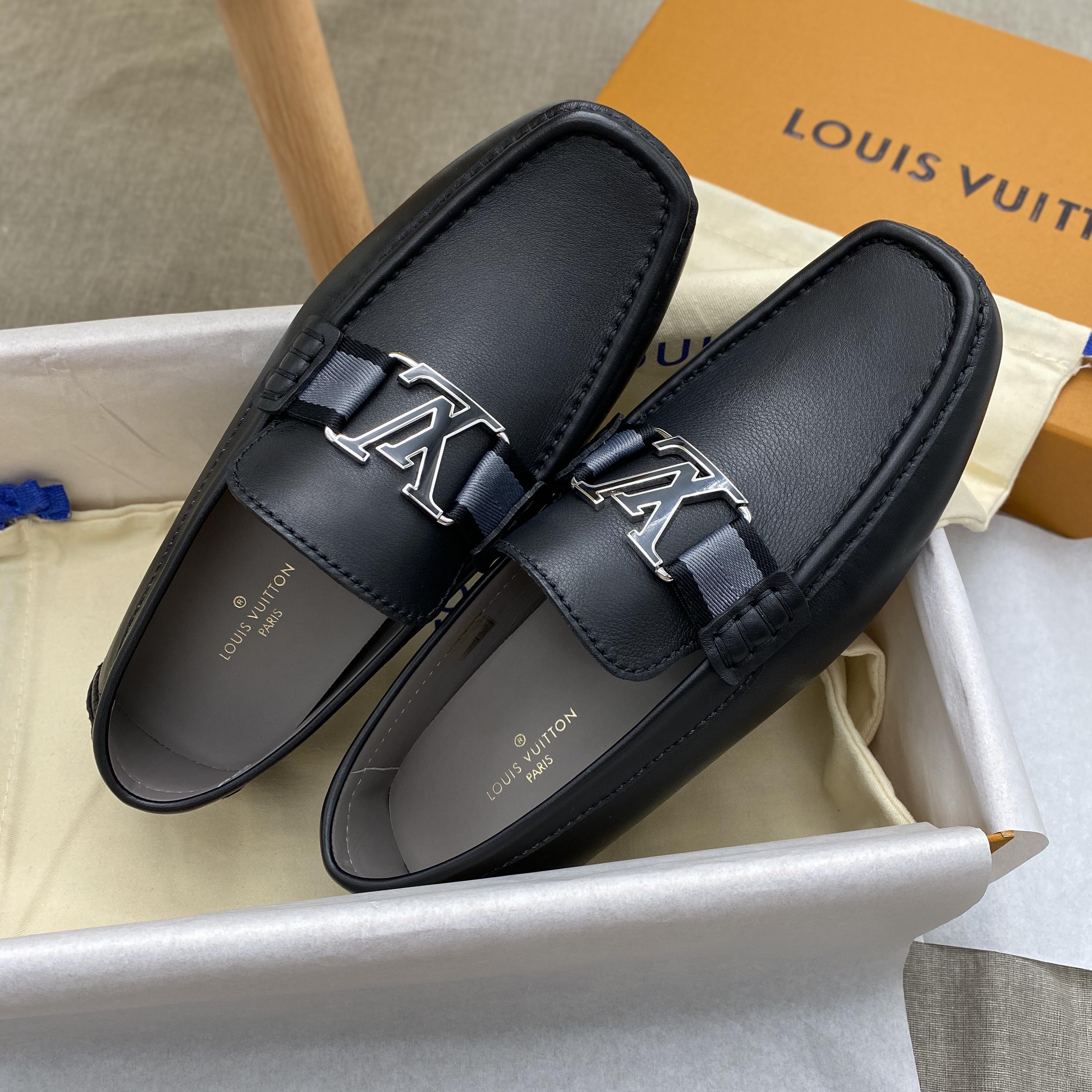 Giày lười Louis Vuitton like au da trơn khóa đen trắng GLLV121