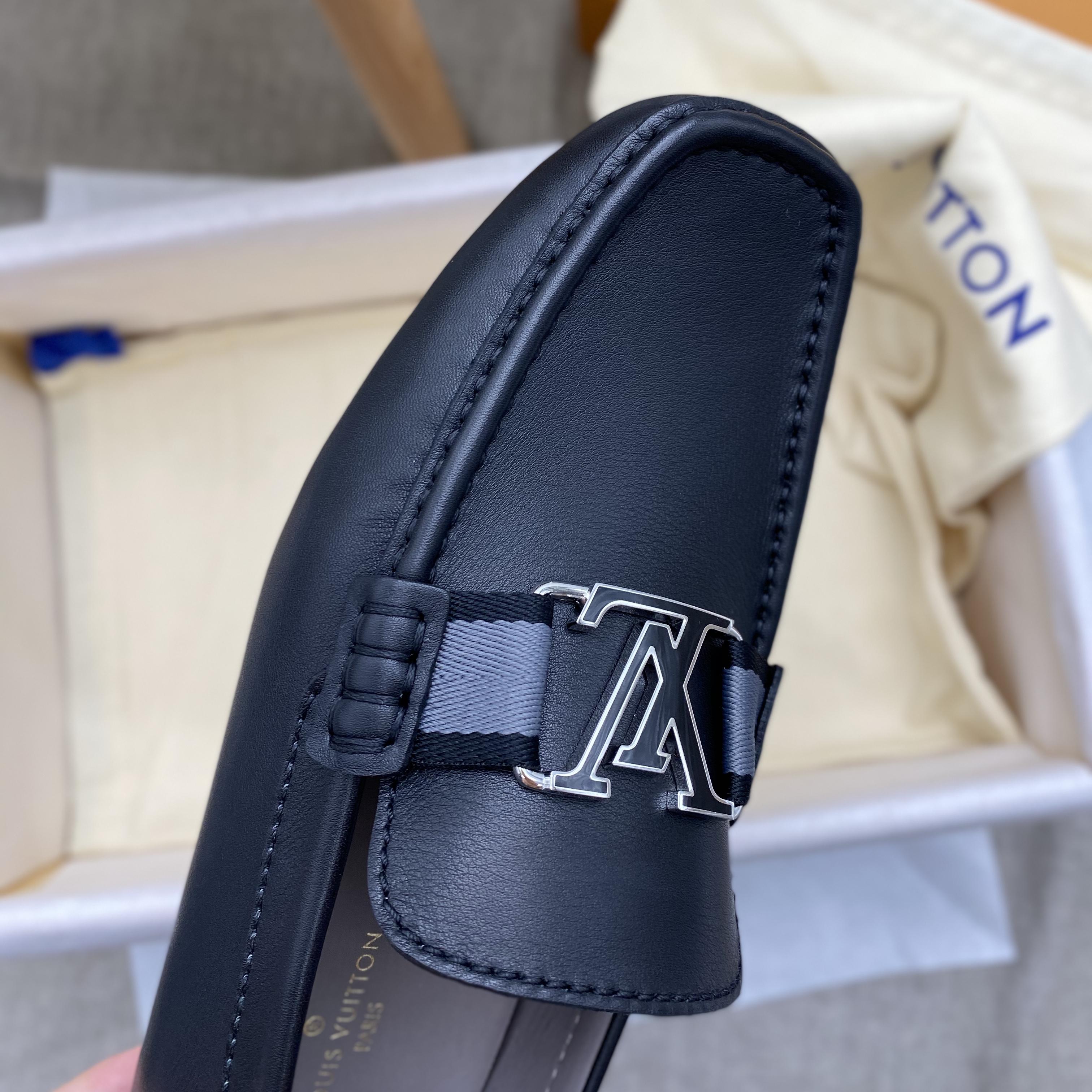 Giày lười Louis Vuitton like au da trơn khóa đen trắng GLLV121