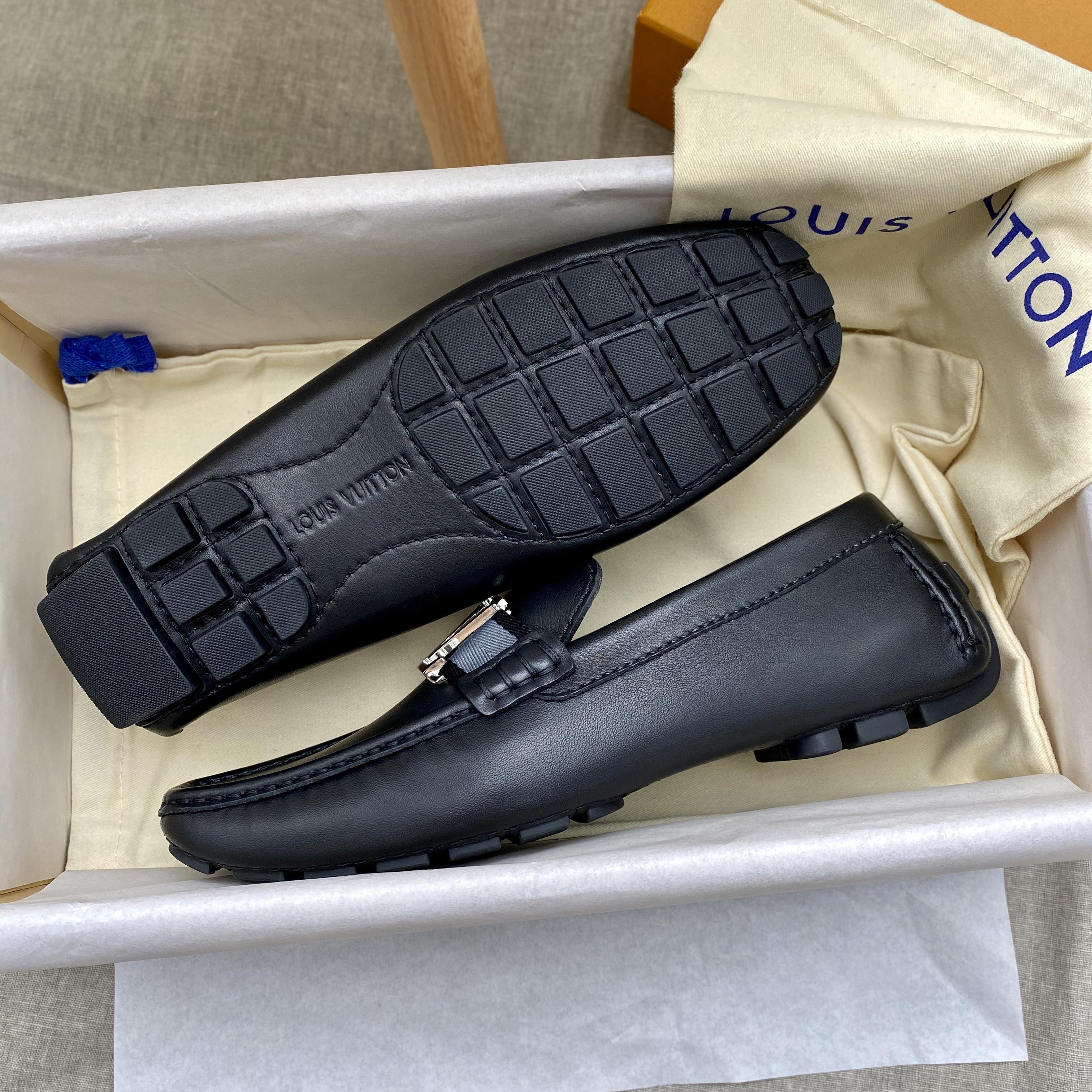 Giày lười Louis Vuitton like au da trơn khóa đen trắng GLLV121