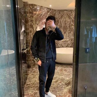Bộ quần áo nỉ nam Louis Vuitton siêu cấp họa tiết hoa đen AOLV07